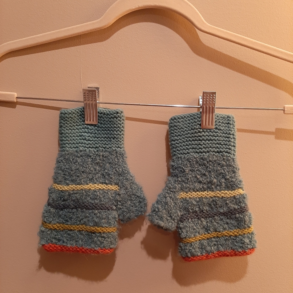 Fingerless gloves